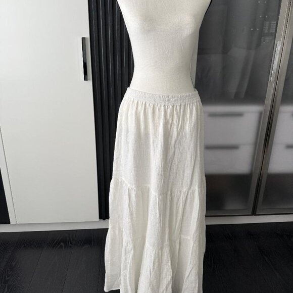 Faherty Skirt- White - Picture 2 of 4